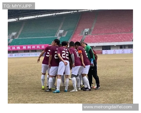 南京足球队荣登全国足球团队协作排行榜第九名展现团队精神与实力